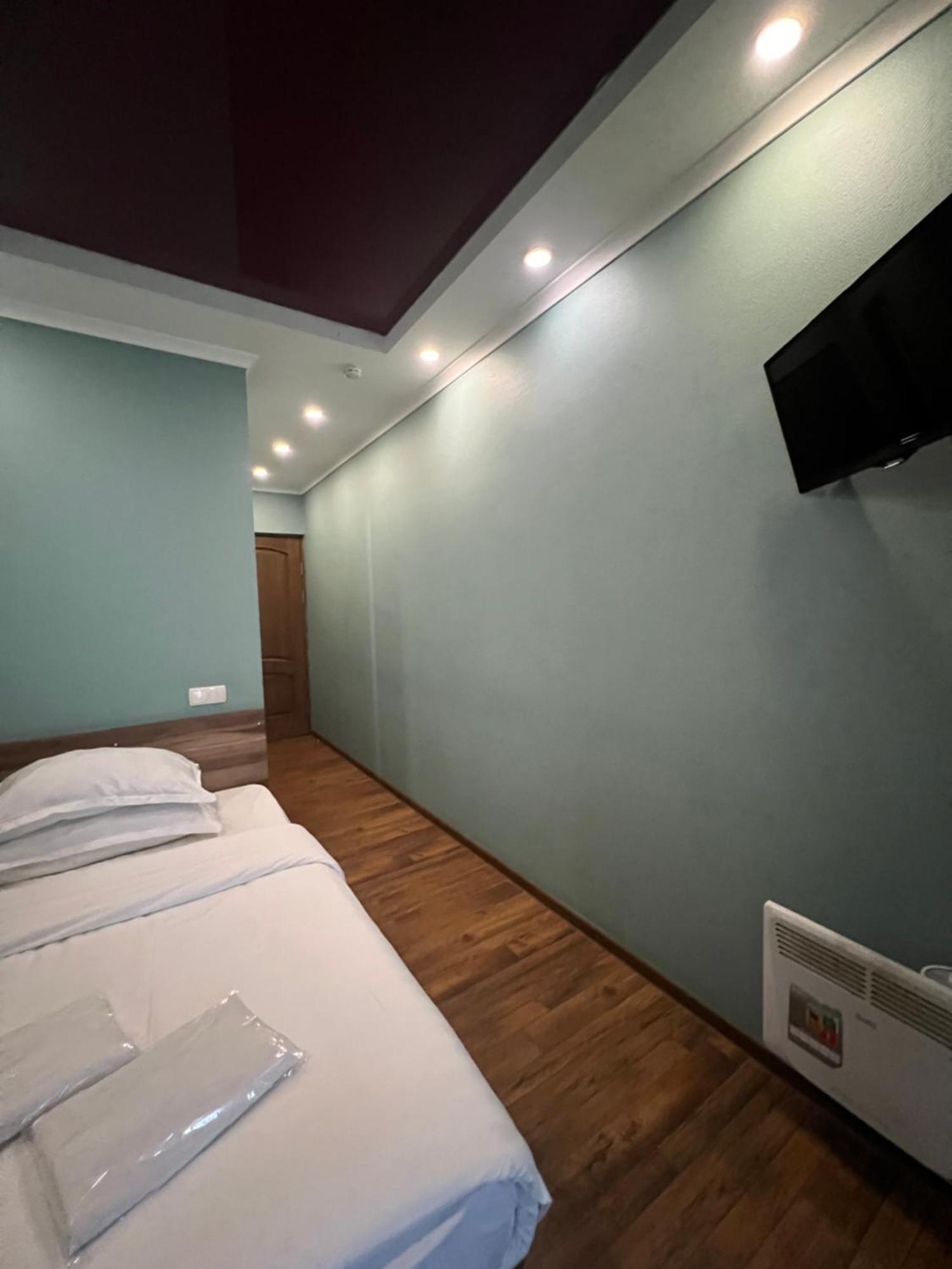 Salut Hotel Bisjkek Buitenkant foto