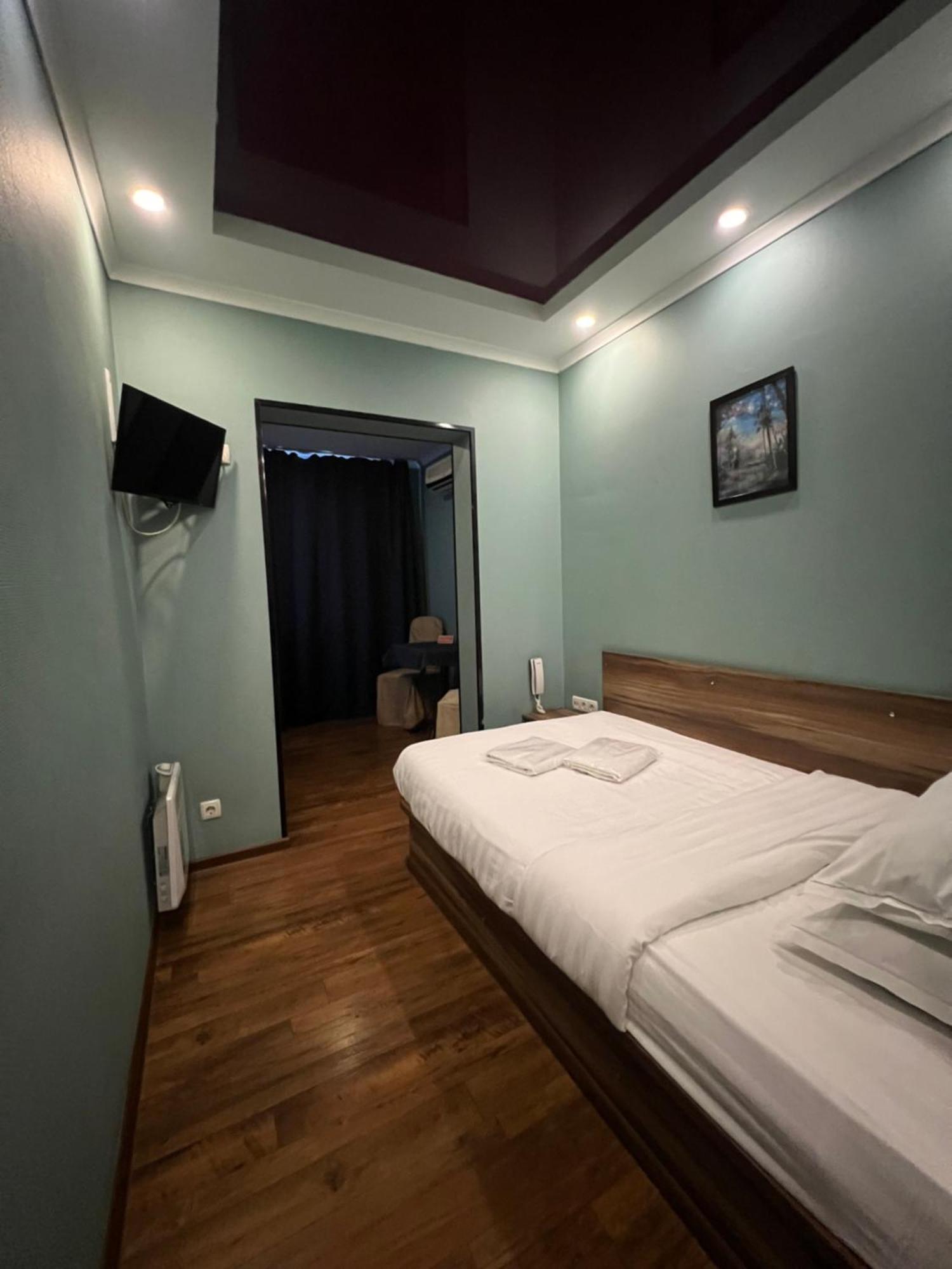 Salut Hotel Bisjkek Buitenkant foto