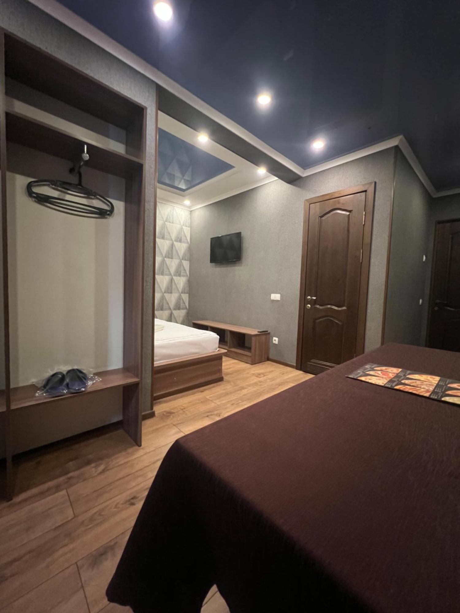 Salut Hotel Bisjkek Buitenkant foto
