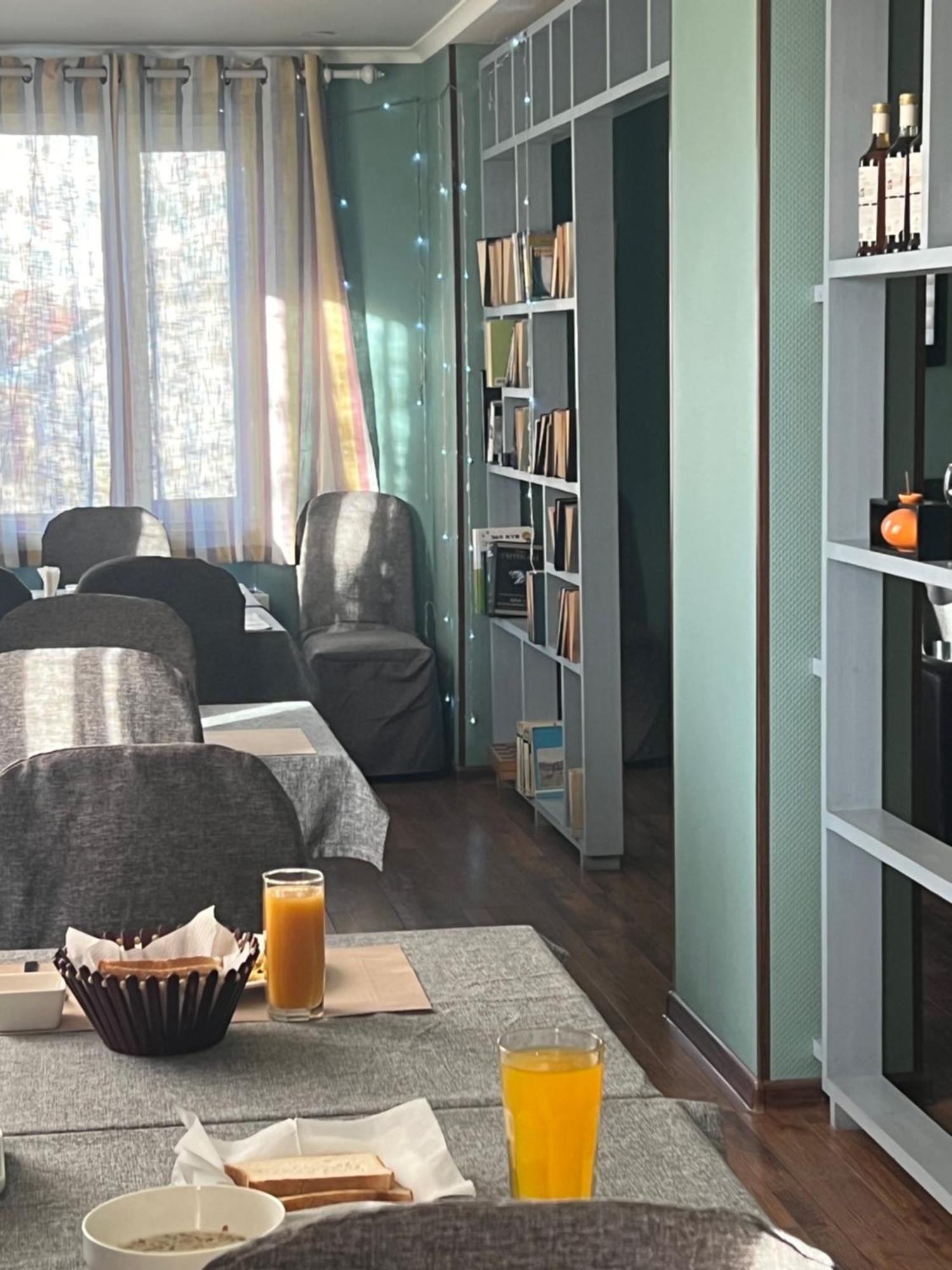 Salut Hotel Bisjkek Buitenkant foto