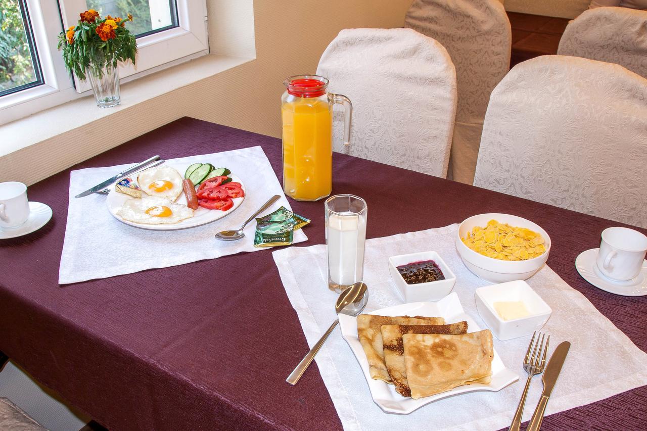 Salut Hotel Bisjkek Buitenkant foto