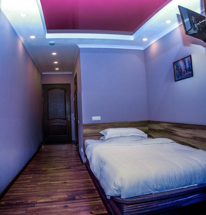Salut Hotel Bisjkek Buitenkant foto