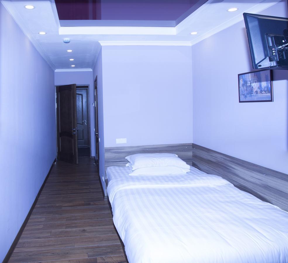 Salut Hotel Bisjkek Buitenkant foto
