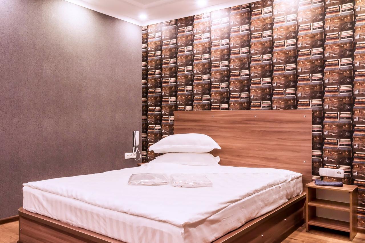 Salut Hotel Bisjkek Buitenkant foto
