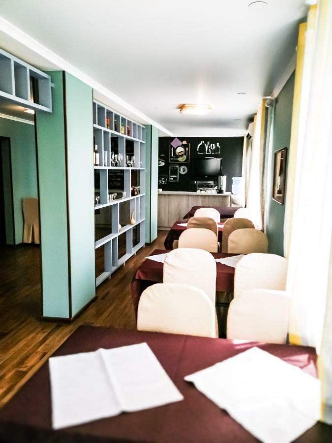 Salut Hotel Bisjkek Buitenkant foto