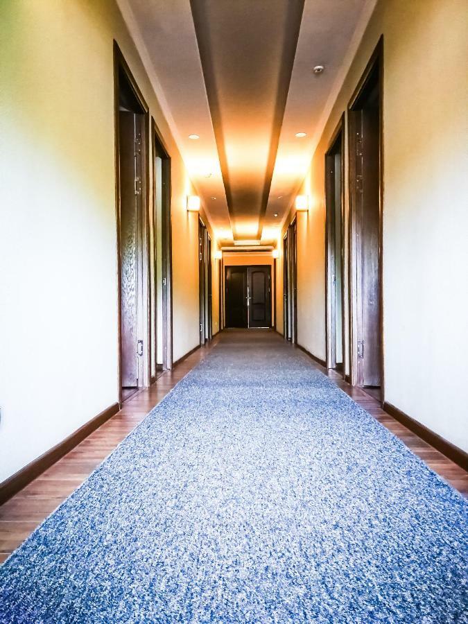 Salut Hotel Bisjkek Buitenkant foto