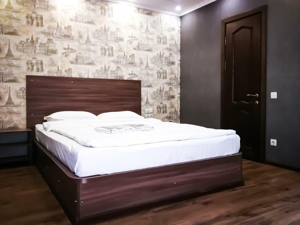 Salut Hotel Bisjkek Buitenkant foto