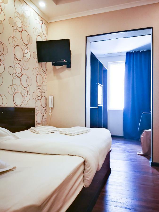 Salut Hotel Bisjkek Buitenkant foto