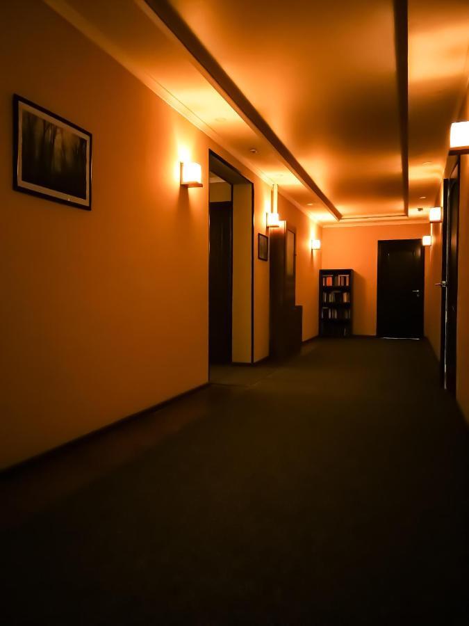 Salut Hotel Bisjkek Buitenkant foto